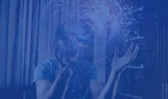 Game programming info Game Programming Student probiert virtual reality aus.