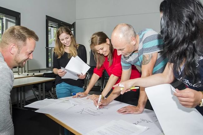 Lernen und Diskutieren in kleinen Studiengruppen Lernen und Diskutieren in kleinen Studiengruppen