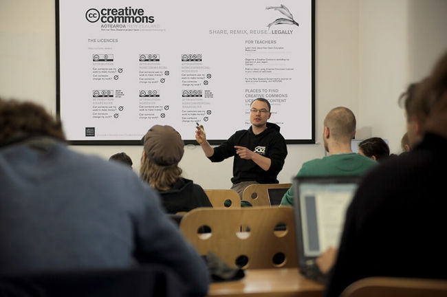 Das SAE Institute in Zahlen: 1976 gegründet, über 50 Standorte in 28 Ländern, 10 Standorte in Deutschland