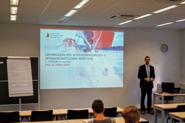 Vorlesung im Bereich Sportmanagement am Campus Ismaning