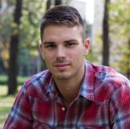 Tom junger Mann in karriertem Hemd